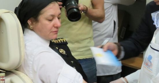 صور.. الشرطة النسائية وقيادات الداخلية يتبرعون بدمائهم لمرضى مستشفى السرطان
