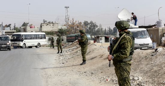 صور.. الجيش الروسى: 100 شخص غادروا الغوطة الشرقية السورية اليوم