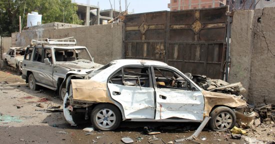 مقتل 12 من ميليشيات الحوثى وجرح آخرين فى قصف مدفعى لقوات الشرعية اليمنية
