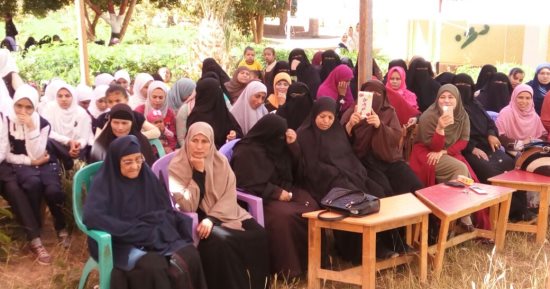 أهالى قرية العوينة بالداخلة يعقدون مؤتمرا لدعم السيسي فى الانتخابات.. صور