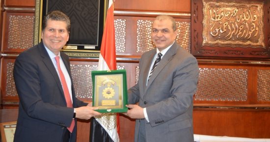 وزير القوى العاملة يبحث تحديات العمل بصناعة الأسمنت مع إحدى الشركات العالمية