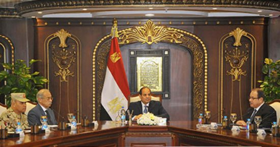 السيسي يجتمع بقيادات الجيش والشرطة بمقر "الداخلية" لبحث المستجدات الأمنية