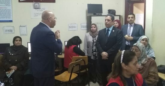 مدير الأكاديمية المهنية للمعلمين يتابع تدريبات الترقى لمعلمى القاهرة
