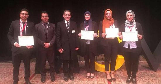 تكريم طلاب جامعة قناة السويس لفوزهم بالمراكز الأولى بمؤتمر شباب الجامعات