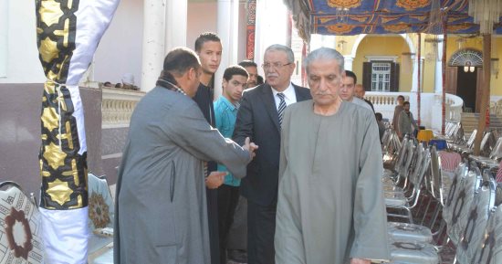محافظ المنيا يقدم العزاء لأسرة الفريق صفى الدين أبوشناف.. فيديو وصور 
