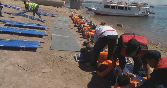 مطار أسوان ينفذ تجربة طوارئ لسيناريو سقوط طائرة فى بحيرة ناصر