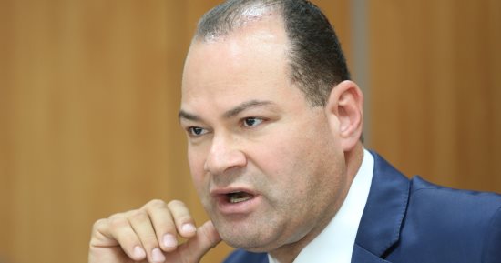 نشأت الديهى يصف محمد علي بـ"لا رجل ولا أنثى ومهزوز وسطحي يسعى للفوضى"