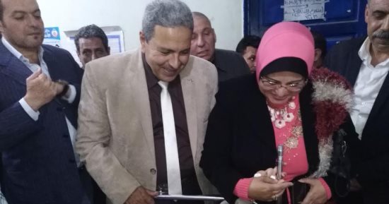 وكيل "تعليم كفر الشيخ" تطمئن على حالة الطالبة صاحبة محاولة الانتحار بمدرسة