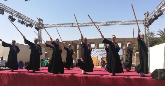 صور.. فرقة الإسكندرية للفنون تستعرض مواهبها فى ختام الأقصر 