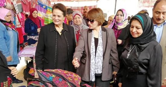 صور ..محافظ البحيرة تفتتح مهرجان التسوق بمجمع دمنهور للمؤتمرات