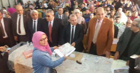 وكيل تعليم الدقهلية يكرم الفائزين فى مسابقة القرآن الكريم والمخترعين isef 