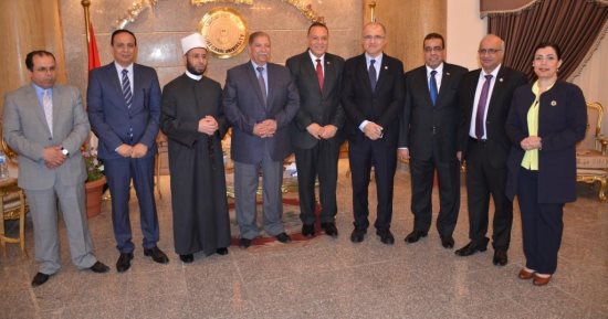 محافظ الاسماعيلية ورئيس جامعة قناة السويس يشهدان الملتقى الحواري للشباب