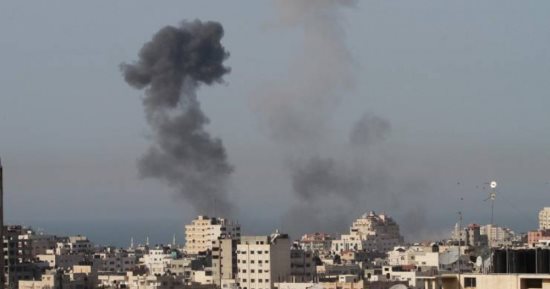 إصابة 5 فلسطينيين بقصف مدفعى إسرائيلى فى جنوب قطاع غزة