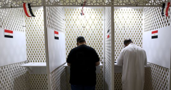 عضو بالبرلمان الألمانى يزور مقار اللجان.. ويؤكد: الانتخابات المصرية نزيهة