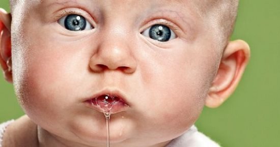 مش أى حاجة تخوفك.. امتى تقلقى من سيلان اللعاب عند حديثى الولادة 