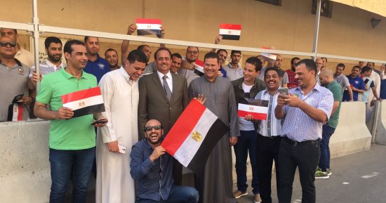 صور.. النائب خالد أبو زهاد من أمام القنصلية المصرية بجدة: الإقبال فاق التوقعات