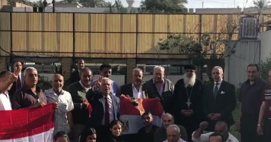 صور.. مصريون فى بغداد يرددون النشيد الوطنى خلال مشاركتهم بالانتخابات