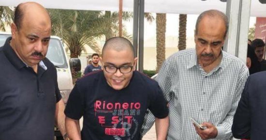 مصرى فى السعودية يتحدى الإعاقة ويدلى بصوته فى انتخابات الرئاسة