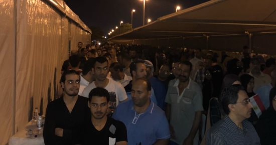 استمرار الإقبال على التصويت فى الامارات قبل ساعة من غلق باب التصويت (صور)
