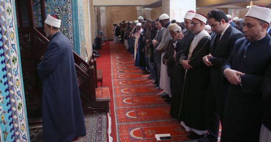 شيخ الأزهر يؤدى صلاة الجمعة بالمسجد الرئيسى فى لشبونة ويؤم المصلين