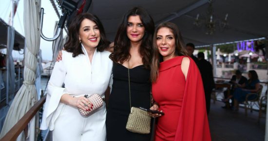 صور.. نجوم الفن بنيل الأقصر فى طريقهم لافتتاح مهرجان السينما الأفريقية