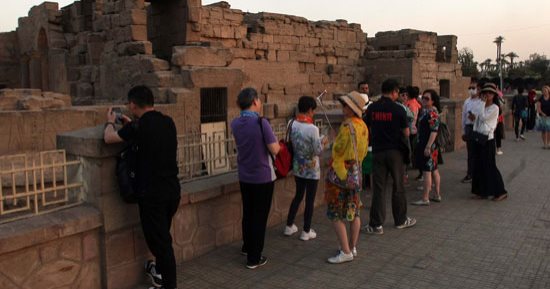 صور.. وفد من الحكومة الصينية يزور معابد مدينة الأقصر