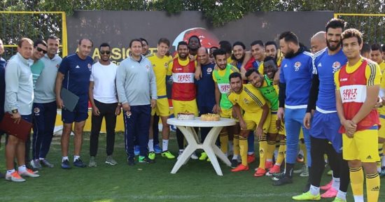 صور.. لاعبو الأسيوطى يحتفلون بعيد ميلاد الكابتيانو