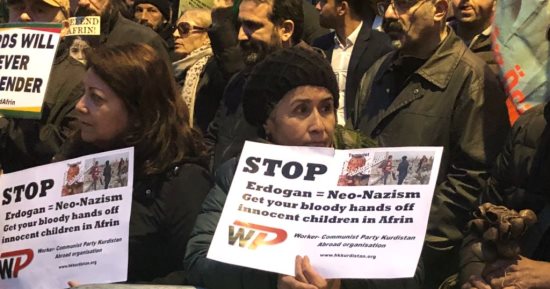 فيديو.. مظاهرات ضد أردوغان بلندن لارتكابه مذابح فى عفرين وتصفه بـ"النازى الجديد"