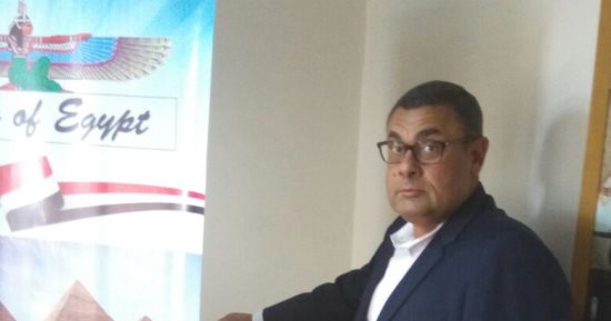 صور.. السفير المصرى فى إثيوبيا يدلى بصوته فى الانتخابات الرئاسية