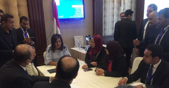 وزيرة الهجرة توجه فريق غرفة العمليات بحل شكاوى انتخابات الرئاسة بالخارج