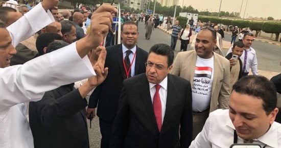 فيديو وصور.. سفير مصر فى الكويت يدلى بصوته فى الانتخابات الرئاسية