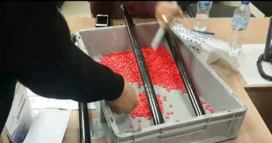 سلطات المطار تحبط محاولة راكب تهريب 1600 قرص ترامادول إلى الرياض 