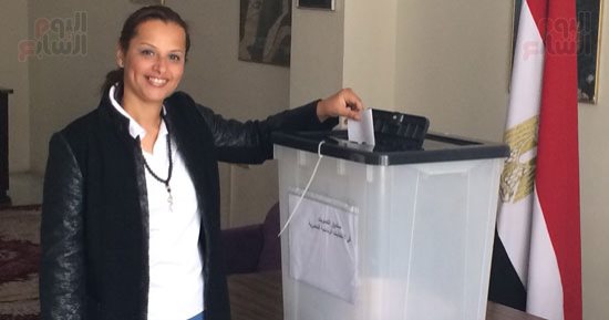المصريون يتوافدون على التصويت فى سفارة مصر بـ"إيران" وزوجة السفير تشارك