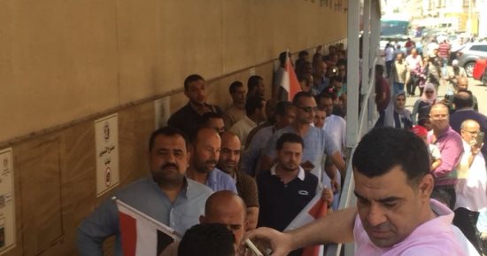 شاهد.. المصريون فى جدة يهتفون "هنكمل حلمنا والسيسى وسطنا"