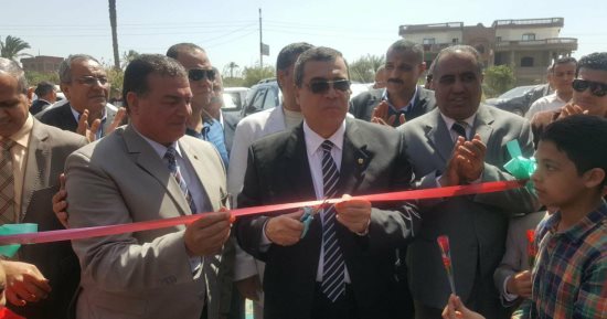 محافظ الفيوم يفتتح عدداً من المشروعات الخدمية بمركز أبشواى