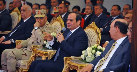 صور.. الرئيس السيسي يتفقد المشروعات التنموية بشرق بورسعيد (صور)