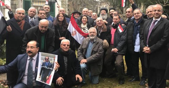 صور.. أبناء الجالية المصرية بسويسرا يدلون بأصواتهم فى الانتخابات الرئاسية
