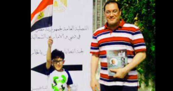 على الحجار ينشر صورة لتصويت أخيه فى الانتخابات بدبى ويعلق: هتفوا باسم مصر
