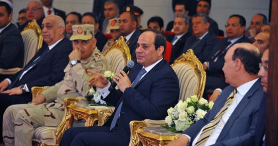 وبدأت مرحلة جنى الثمار.. السيسي يتفقد مشروعات "شرق بورسعيد".. مميش: 1.8 مليار دولار استثمارات بالميناء توفر 28 ألف وظيفة.. وكامل الوزير: نفذنا 50% من طرق المنطقة.. والغضبان: إنشاء مجمع صناعات صغيرة يضم 66 مصنعا