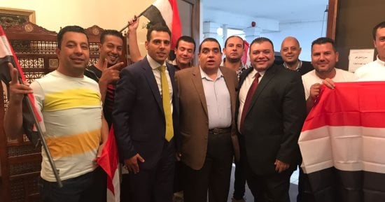فيديو وصور.. المصريون بجنوب أفريقيا يتوافدون للإدلاء بأصواتهم وسط تساقط الأمطار