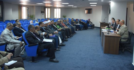 محافظ الإسكندرية يناقش استعدادات جميع أجهزة المحافظة للانتخابات الرئاسية
