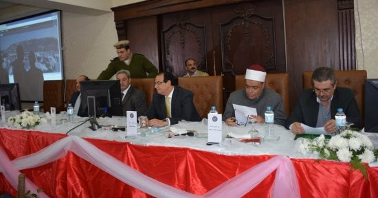 صور.. محافظ الدقهلية يهنئ الفائزين بقرعة الحج من أبناء المحافظة
