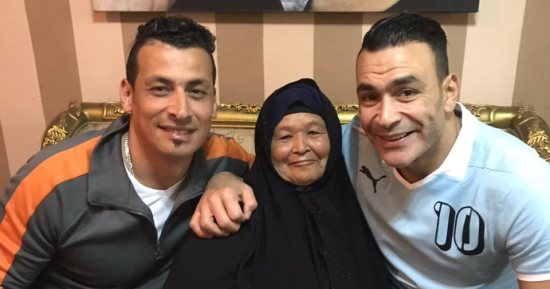 شاهد.. والدة الحضرى تُجهز السد العالى لمعسكر سويسرا بـ"حمام وبط"