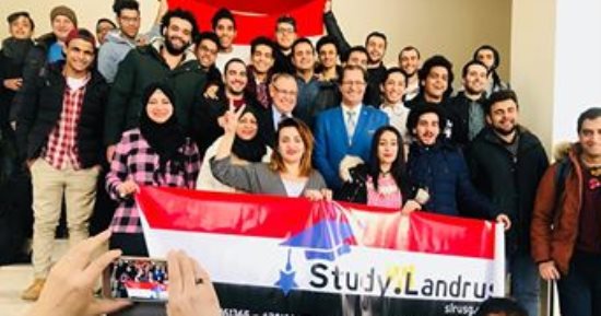 صور.. طلاب جامعة أوليانوفسك بروسيا: قطعنا 1000 كيلو علشان ندلى بأصواتنا
