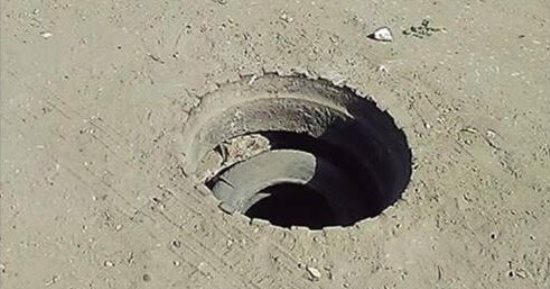 صور.. اضبط مخالفة .. بلاعات مكشوفة بشوارع مدينة أسيوط
