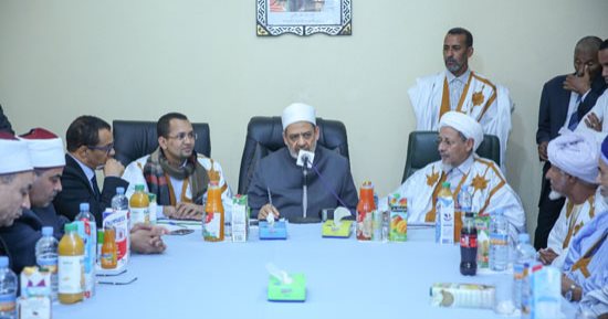 الإمام الأكبر يستهل زيارته إلى موريتانيا بزيارة المجلس الأعلى للإفتاء.. صور
