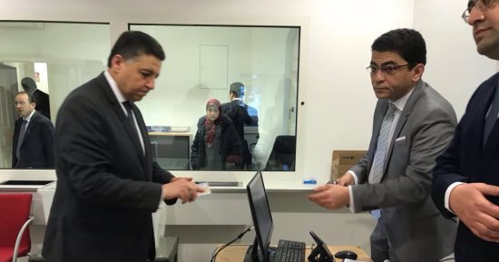 صور.. سفير مصر بالنمسا يدلى بصوته فى الانتخابات الرئاسية