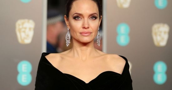 الزمن مغيرهاش.. 10 صور لأنجلينا جولي من الطفولة للمراهقة لم تنشر من قبل