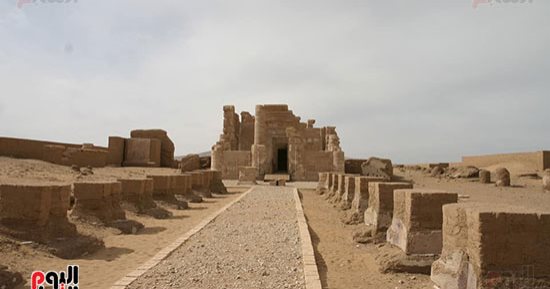 س و ج.. تعرف على دير الحجر بالوادى الجديد الأقرب شبها بمعبد الكرنك