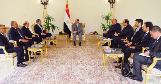 السيسي يستقبل وزير خارجية الإمارات.. ويؤكد: نتصدى لكافة التدخلات الخارجية